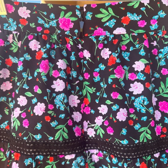 Kate Spade Black Multi-Colored Floral Silk Tiered Mini Skirt W/ Eyelet Trim ♠️ - Picture 4 of 4